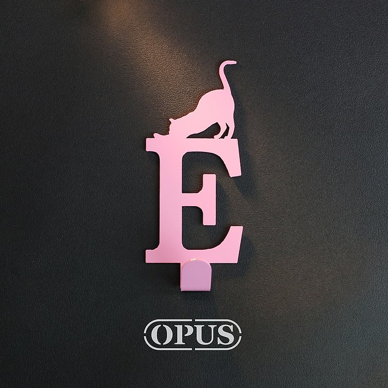 [OPUS Dongqi Metalworking] When a cat meets the letter E-hook (pink)/wall decoration hook/furnishing hook - ตกแต่งผนัง - โลหะ สึชมพู