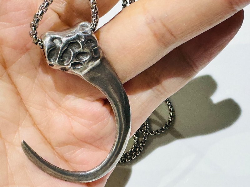 Sterling Silver Eagle Claw Necklace - สร้อยคอ - เงินแท้ สีเงิน