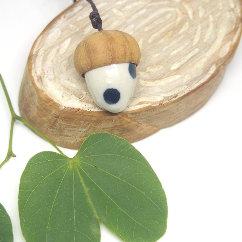 Acorn mini pendant 'indigo m dots' / ceramic x teak wood - สร้อยคอ - ดินเผา สีน้ำเงิน
