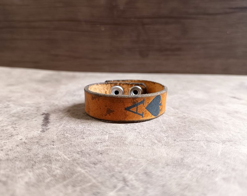 Unisex Ace of Spades Leather Bracelet, Poker Player Gift, Distressed Leather - 手鍊/手環 - 真皮 咖啡色