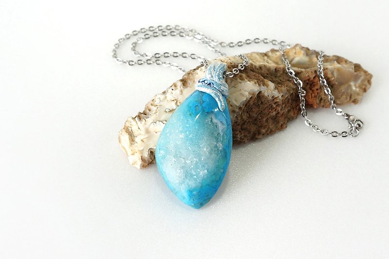 Cool Blue Indonesia Druzy Stone Sparkling Crystal Necklace - Necklaces - Crystal Blue