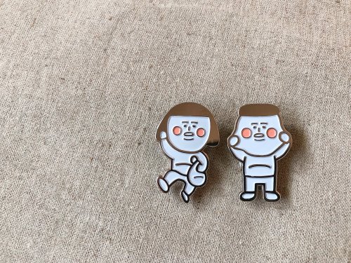 Jenny, who loves to buy things randomly, and 1G who is helpless / metal badge
