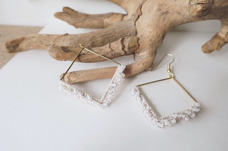 串珠編織復古耳環 - 耳環/耳夾 - 其他材質 白色