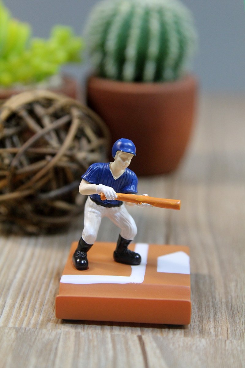 SUSS Japan Magnets Table Olympic Games Series Tabletop Small Mobile Phone Holder (Playing Baseball) - ที่ตั้งมือถือ - วัสดุอื่นๆ สีนำ้ตาล
