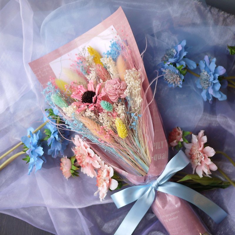 Vernal Equinox Time-Gypsophila Handmade Daisy Hand Holding Dry Bouquet Birthday / Valentine's Day - ช่อดอกไม้แห้ง - พืช/ดอกไม้ สึชมพู
