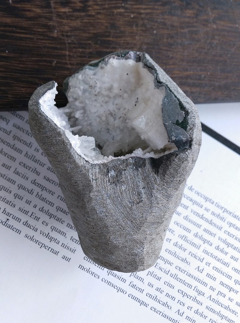 Apophyllite 印度產地  魚眼石 石窩晶洞 沸石共生 天然礦石 原礦 - 擺飾/家飾品 - 其他材質 