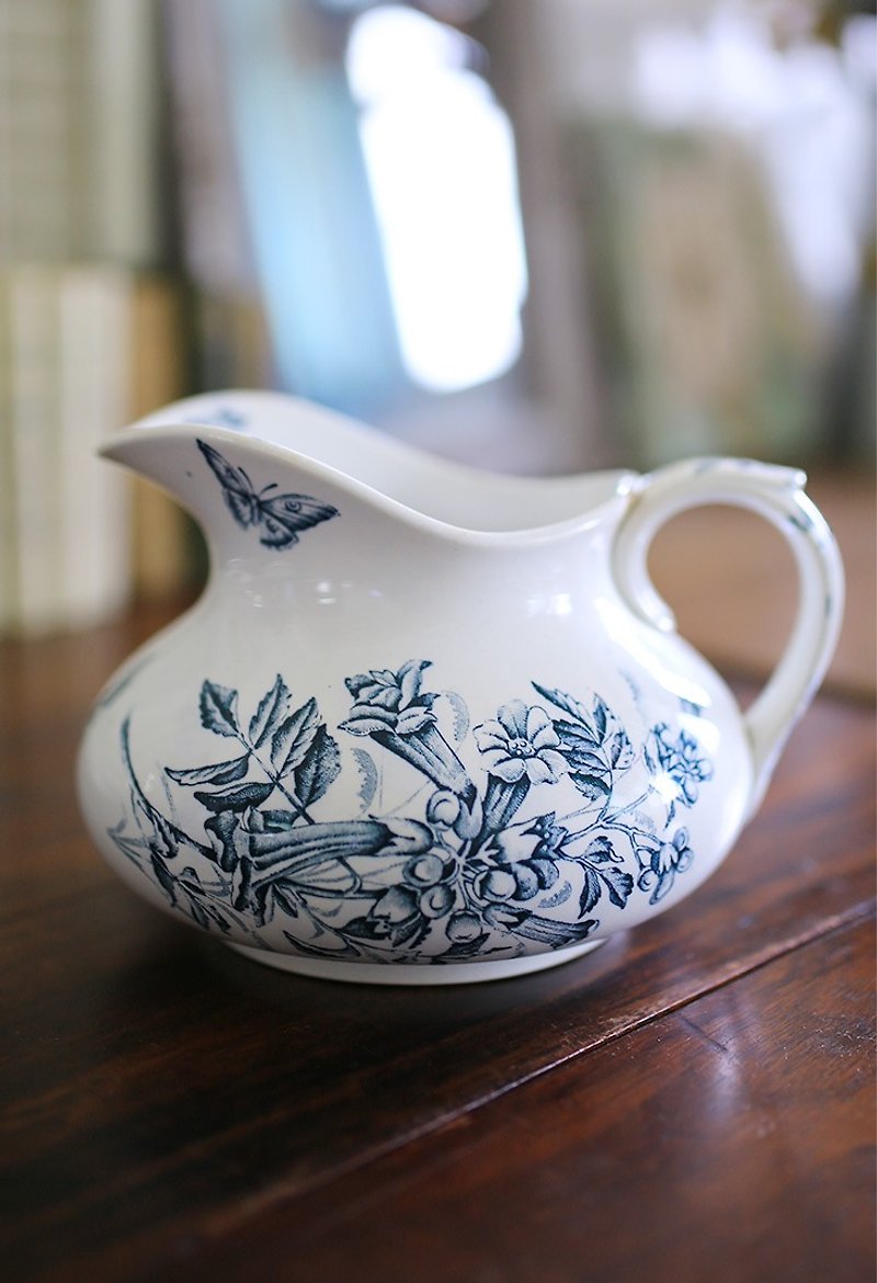 19th century French Jasmin de Virginie milk jug kettle - Other - Pottery White