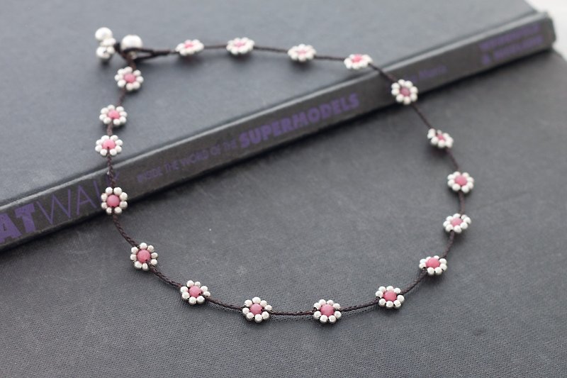 Woven Necklaces Pink Rose Quartz Flower Pink Stone Beaded Short Necklaces - สร้อยคอ - หิน สึชมพู