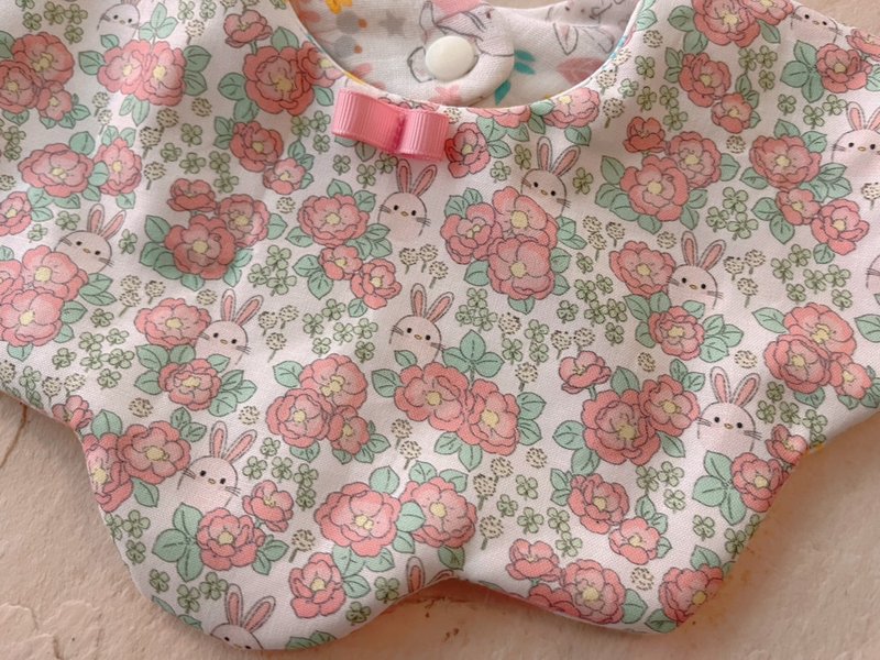 Pink Rabbit Kindergarten Handmade Cotton Six-layer Yarn Petal Bib/Reversible - ผ้ากันเปื้อน - ผ้าฝ้าย/ผ้าลินิน หลากหลายสี