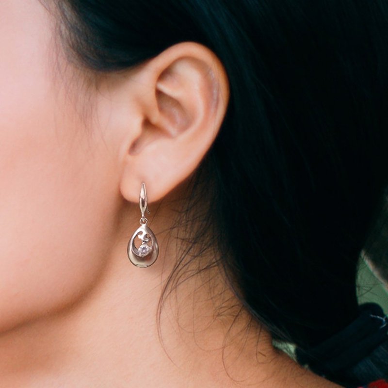 古典晶鑽蛋型耳環 925純銀飾 - 耳環/耳夾 - 純銀 銀色