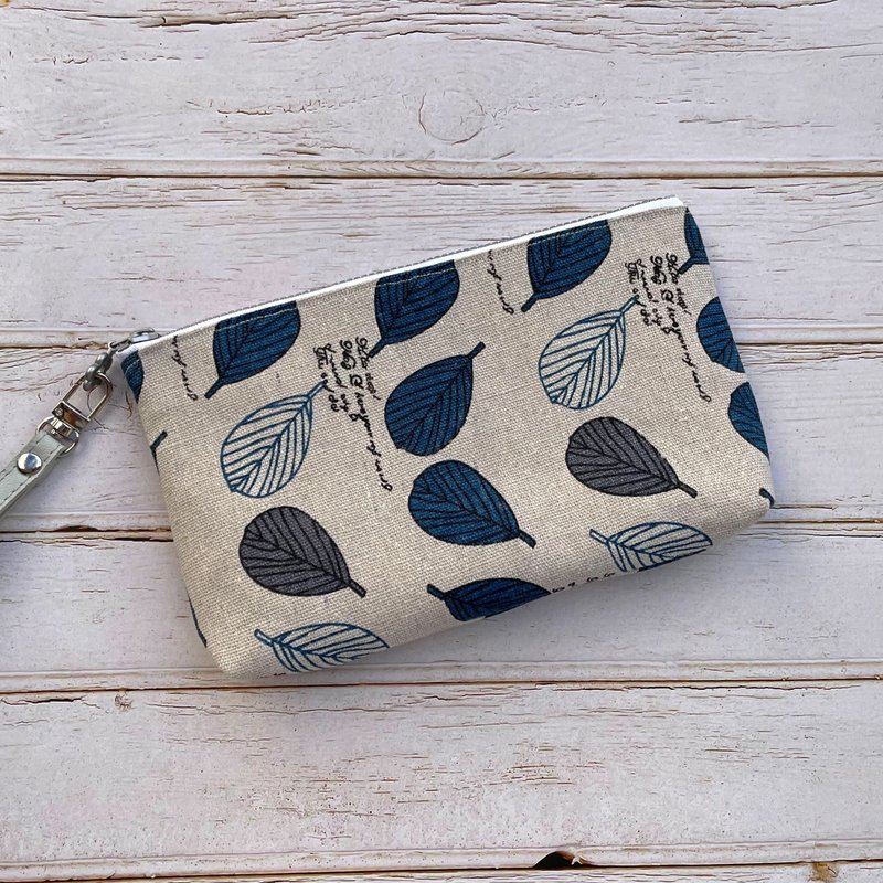 [Purely handmade] Falling leaf zipper bag storage bag mobile phone case long clip clutch bag passport bag Korean cloth - กระเป๋าสตางค์ - ผ้าฝ้าย/ผ้าลินิน 