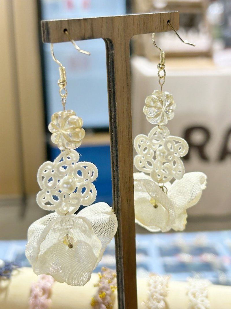 Handwoven earrings - Earrings & Clip-ons - Cotton & Hemp White