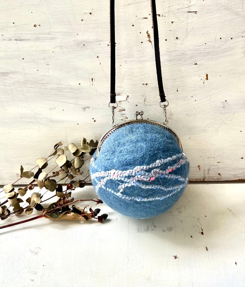 羊毛フェルトのまんまるがま口ポシェットーネイビー - 側背包/斜背包 - 羊毛 藍色