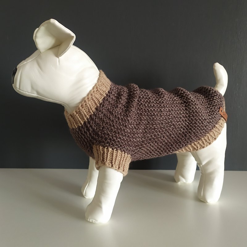 Handmade brown knitted dog sweater - 寵物衣服 - 其他材質 咖啡色