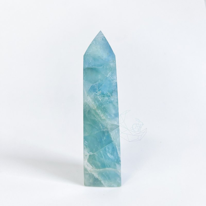 Blue fluorite column, water blue, rainbow light, water light, clear sky - Items for Display - Semi-Precious Stones Multicolor