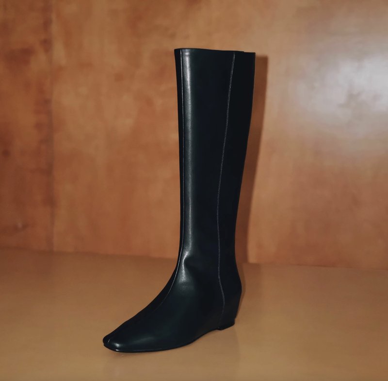 暗夜 極簡內增高方頭長筒靴 手工製 - 女長靴/高筒靴 - 真皮 黑色