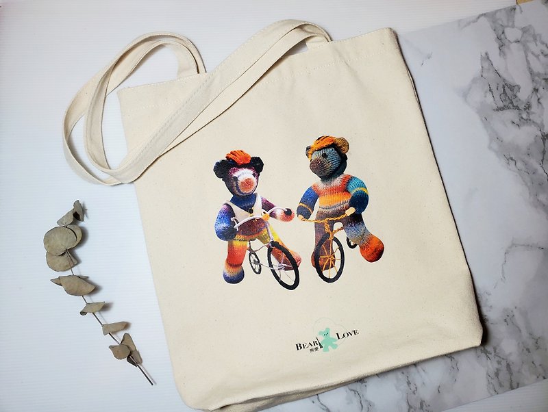 BearLove biking teddy bear shopping bag canvas bag - กระเป๋าถือ - ผ้าฝ้าย/ผ้าลินิน สีกากี