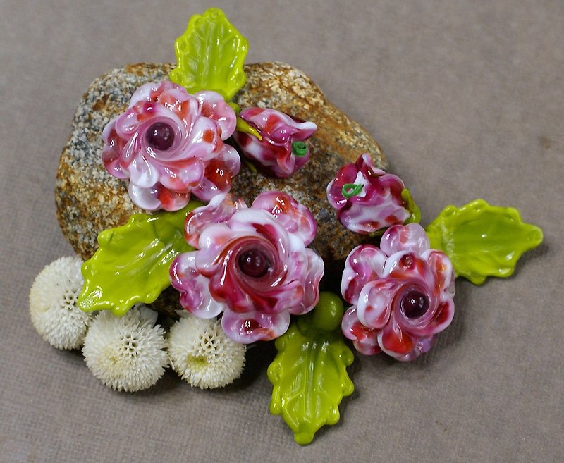 Handmade lampwork rose flower beads, artisan sculpted floral glass beads set - 陶藝/玻璃 - 玻璃 粉紅色
