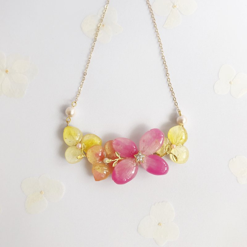 Flower jewellery Real flower Necklace Cherry and Yellow 18KGP Cotton Pearl - สร้อยคอ - พืช/ดอกไม้ หลากหลายสี