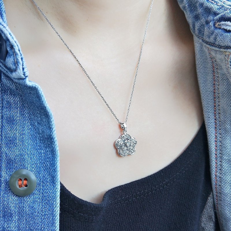 CAMÉLIA / Fresh Goddess Necklace Clavicle Chain Camellia Swarovski Crystal - สร้อยคอทรง Collar - โลหะ ขาว