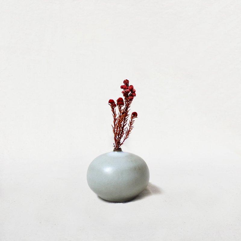 Handmade ceramic mini flower - Oblate (white) - เซรามิก - ดินเผา ขาว