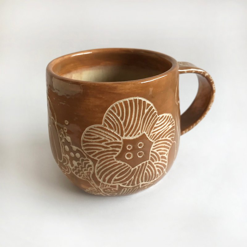 【 小丸 森林 手繪 】花花  咖啡   刻  陶   咖啡杯 - 杯子 - 陶 咖啡色