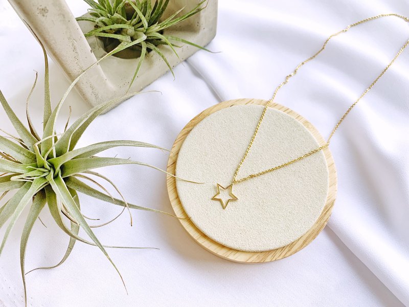 [Valentine's Day Gift Box] 18K Gold Necklace - Shooting Star Hollow Simple Texture Design Special Birthday - Necklaces - Precious Metals Gold