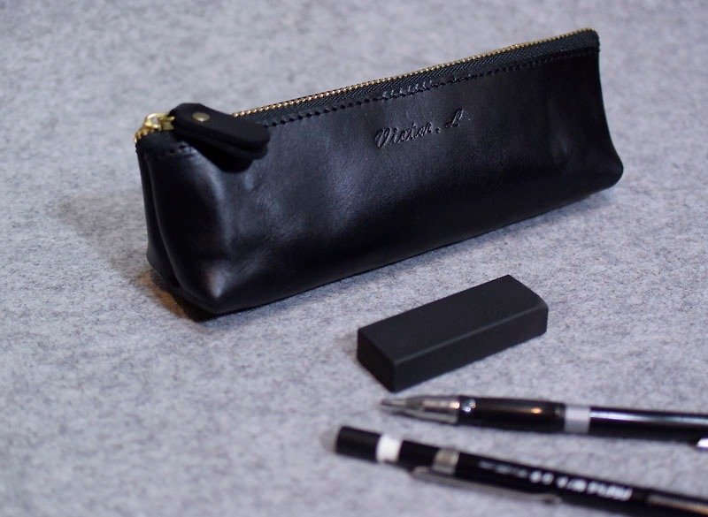 YOURS handmade leather leather zipper triangular three-dimensional pencil case. Personal black leather - กล่องดินสอ/ถุงดินสอ - หนังแท้ 