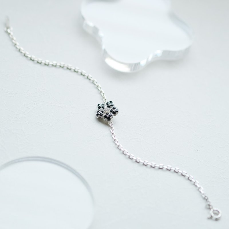 Sapphire Flower Bracelet Silver 925 - สร้อยข้อมือ - โลหะ สีดำ