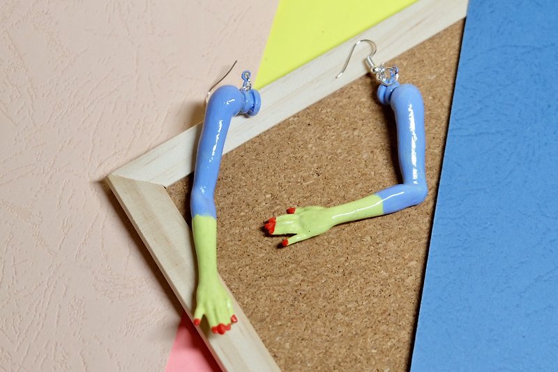 童趣趣怪玩味改造手繪怪誕荒延芭比手臂耳環 - 耳環/耳夾 - 塑膠 綠色