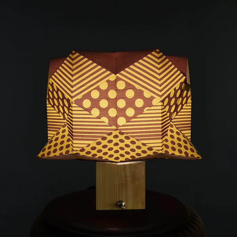 deLight Table Lamp 9 / Handmade / Origami / Award Winning Product - Lighting - Silk 