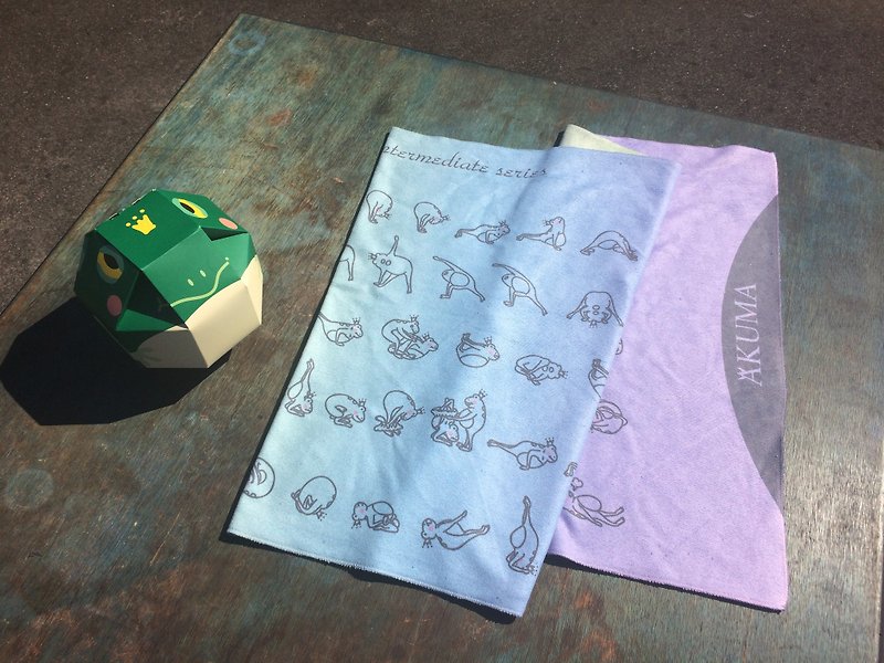AKUMA RAINBOW Frog-Yoga Meditation Sports Towel - ผ้าขนหนู - วัสดุอื่นๆ หลากหลายสี