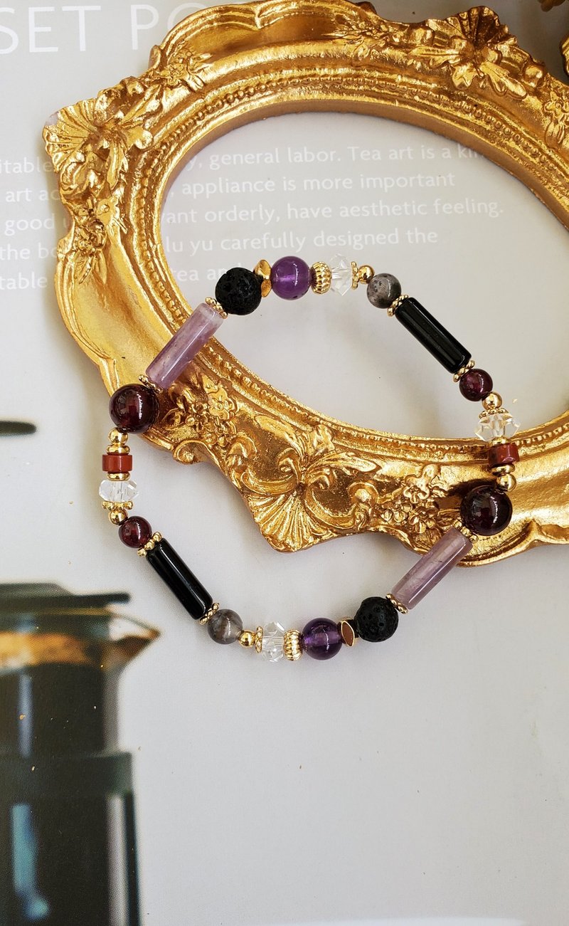 Live the life you love - Garnet / Amethyst / Clear Quartz / Lava Stone / Black Agate / Red Jasper - สร้อยข้อมือ - คริสตัล หลากหลายสี