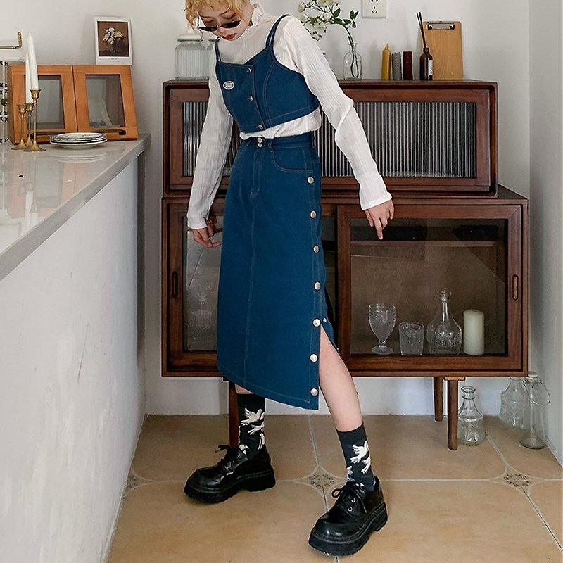 ziziFei retro casual design high waist denim skirt spring and autumn strap skirt mid-length two-piece suit - Women's Vests - Cotton & Hemp Blue