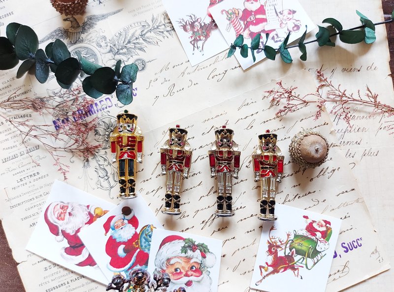 現貨在台-Monet聖誕胡桃鉗胸針【美國古董老件時尚珠寶】 - 心口針/胸針 - 琺瑯 紅色