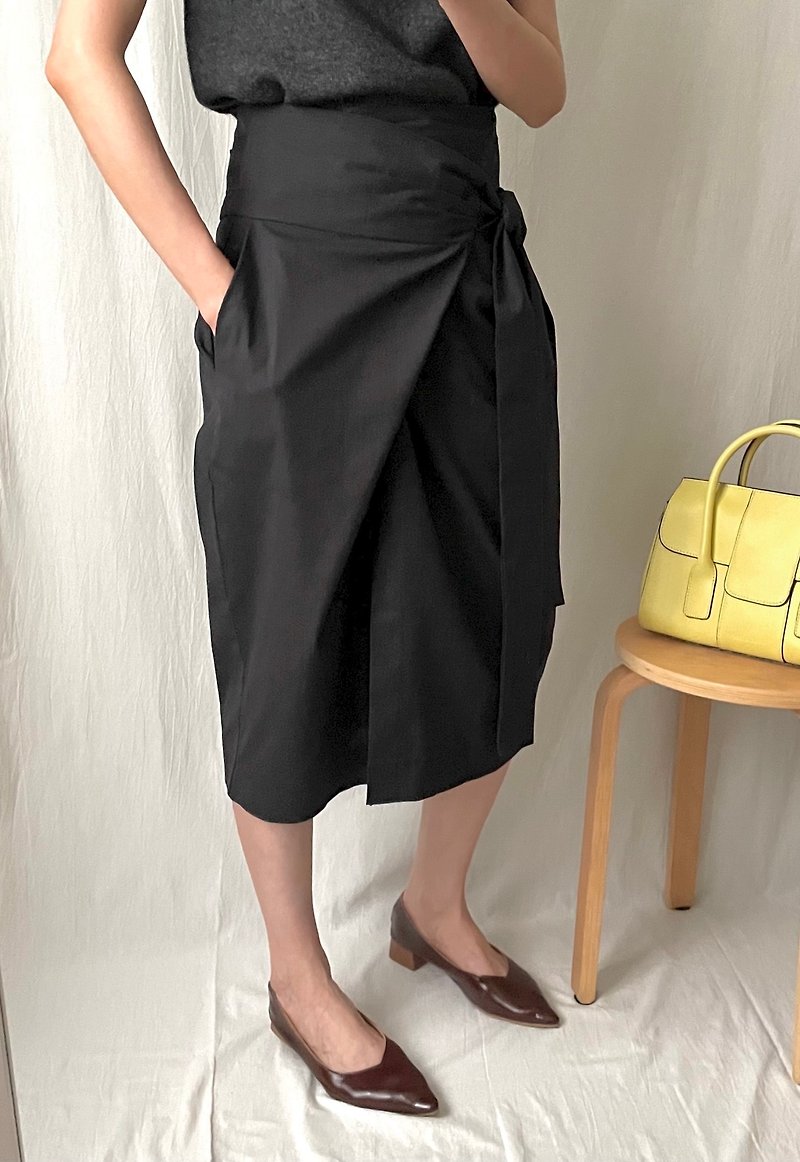 PEINTRE WRAP SKIRT One-piece linen strap mid-length skirt charcoal gray black linen ready supply - กระโปรง - ผ้าฝ้าย/ผ้าลินิน 