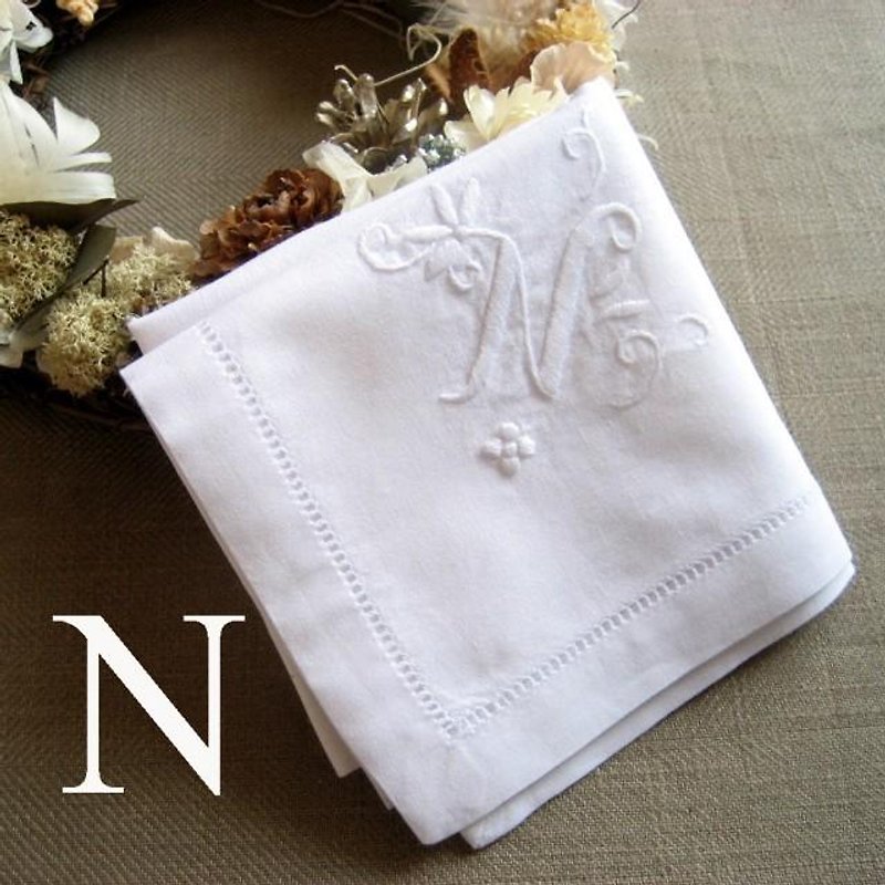 Aging hand-embroidered initials handkerchief white N - Other - Cotton & Hemp White