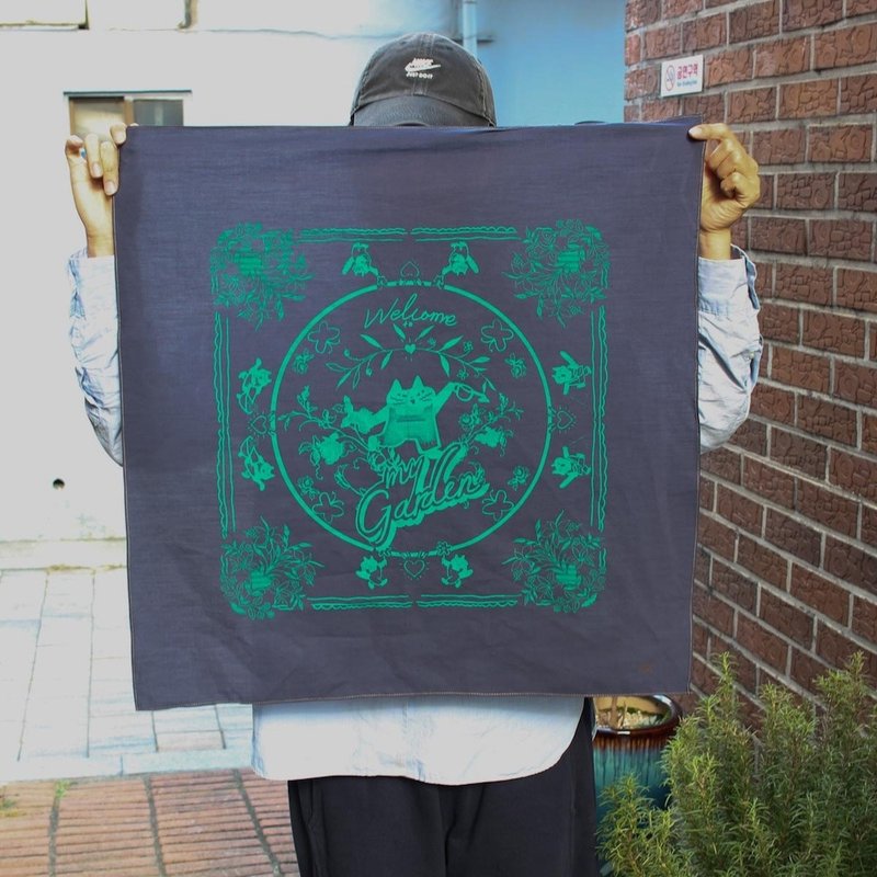 (JayeonStore Silkscreen Project) A cat with a wonderful garden Bandana - 絲巾 - 棉．麻 綠色
