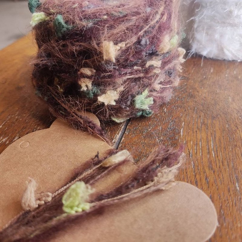 手混線 | 森林裡的下午茶-暖木 - 編織/刺繡/羊毛氈/縫紉 - 其他人造纖維 咖啡色