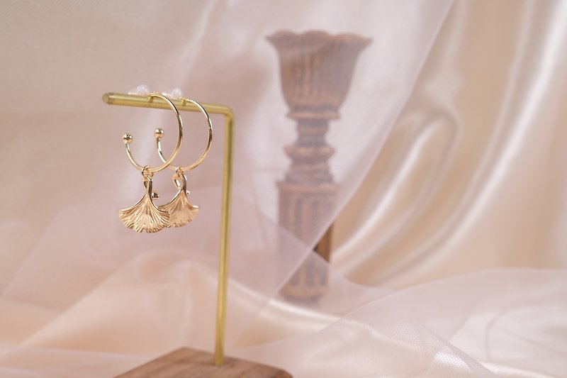 Autumn Dream Wrapped C-shaped Dangle Earrings - ต่างหู - โลหะ สีทอง