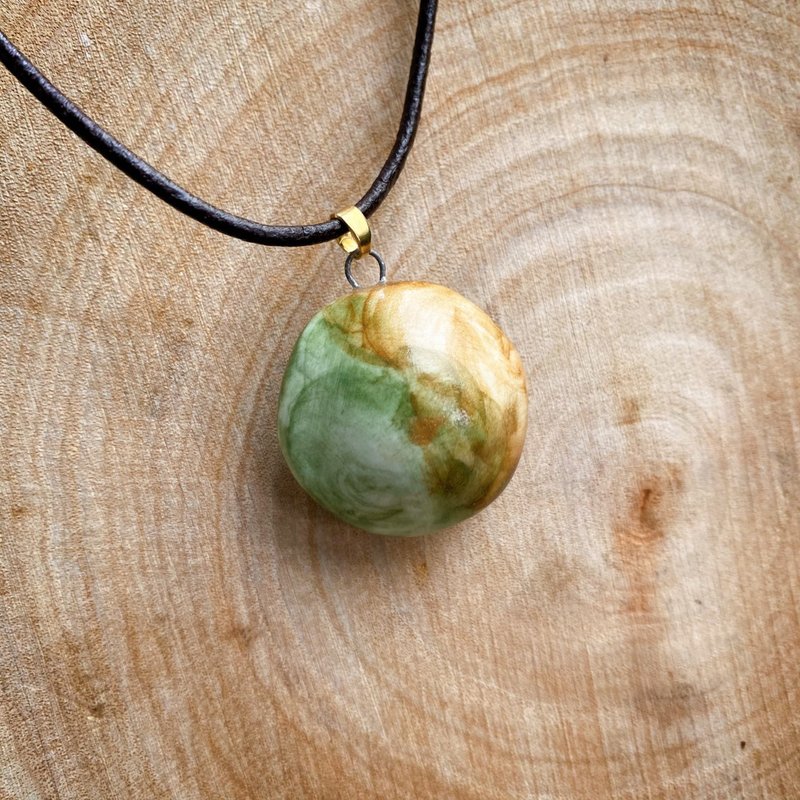 [Fragrance Diffusing Necklace] Perfume Essential Oil Necklace - Calm Olive Green Full Moon | Handmade Pottery - สร้อยคอ - เครื่องลายคราม สีเขียว