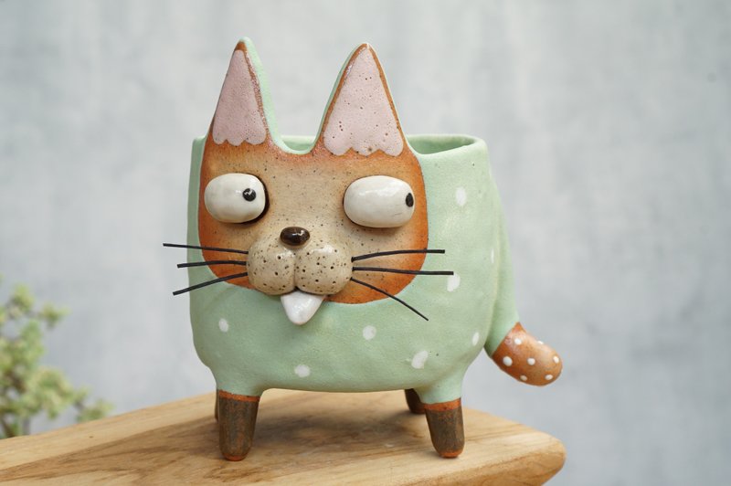 Cat plant pot , handmade ceramic. - 花瓶/花器 - 陶 綠色