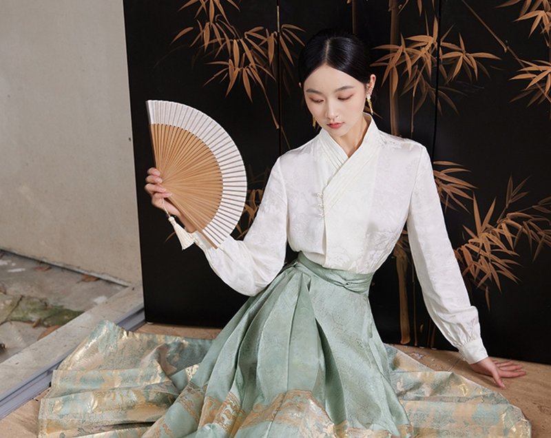 碧波游 新中式中國風 織金漢服馬面裙 上衣/半裙 - 女上衣/長袖上衣 - 絲．絹 白色