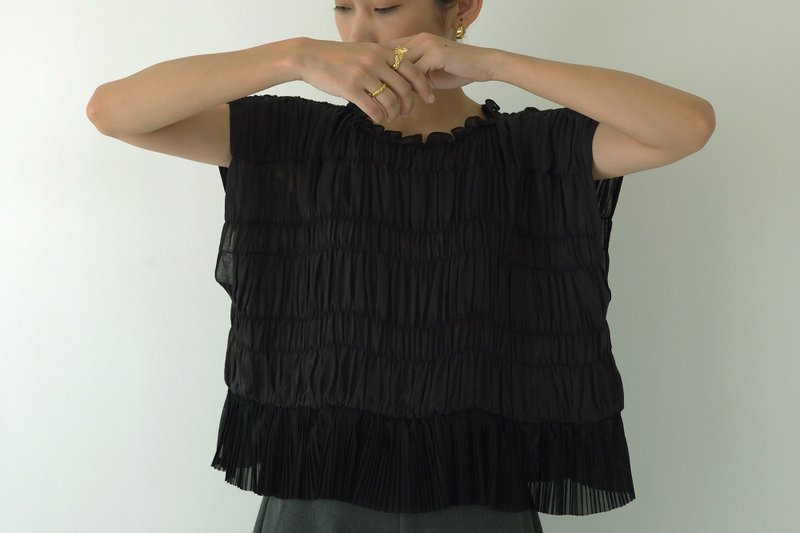 Sichuan clothing WEAR BEING short wrinkled pleated patchwork top black - เสื้อผู้หญิง - ผ้าฝ้าย/ผ้าลินิน สีดำ