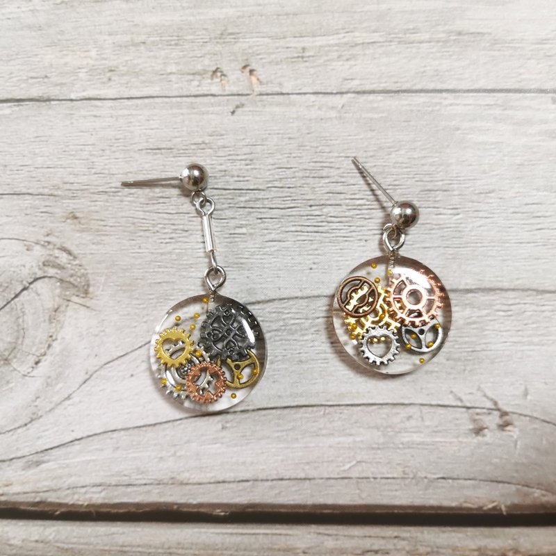 Original earrings mechanical metal wind asymmetric gear 304 Stainless Steel ear pins handmade resin earrings - Earrings & Clip-ons - Resin Multicolor