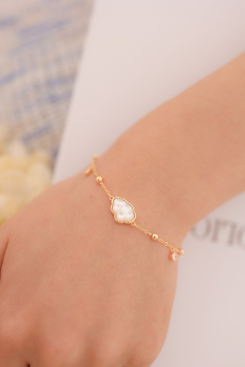 BUBBLE CLOUD BRACELET - WHITE SHELL - GOLD - สร้อยข้อมือ - เงินแท้ 