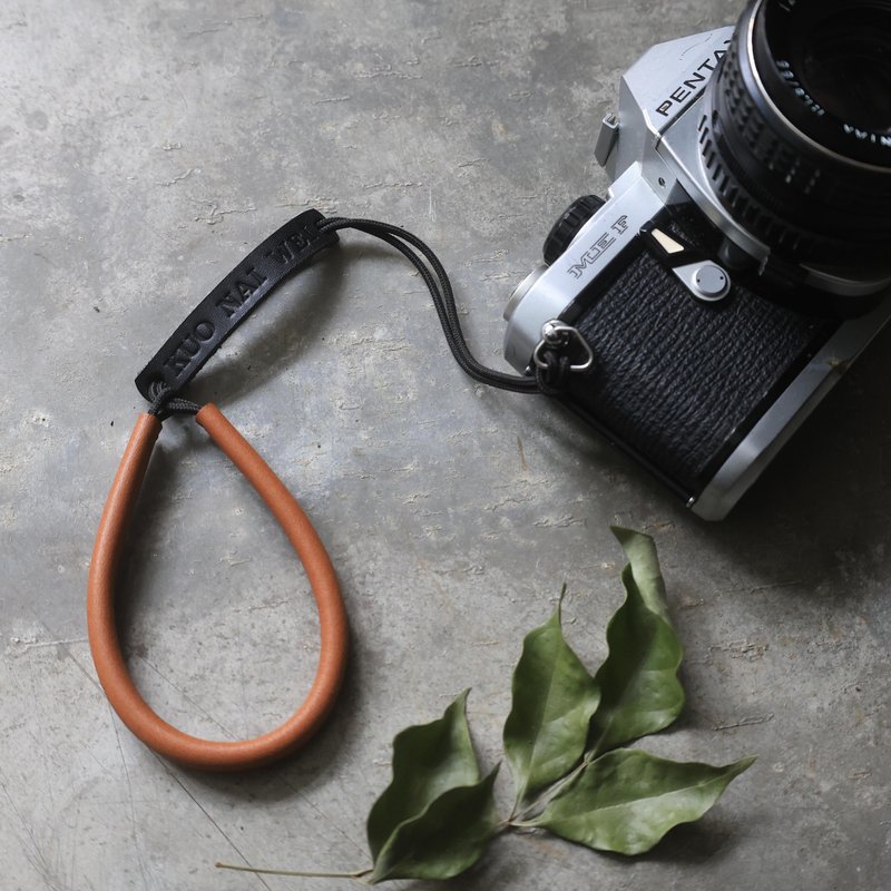 Camera wrist strap customized gift - ขาตั้งกล้อง - หนังแท้ สีกากี