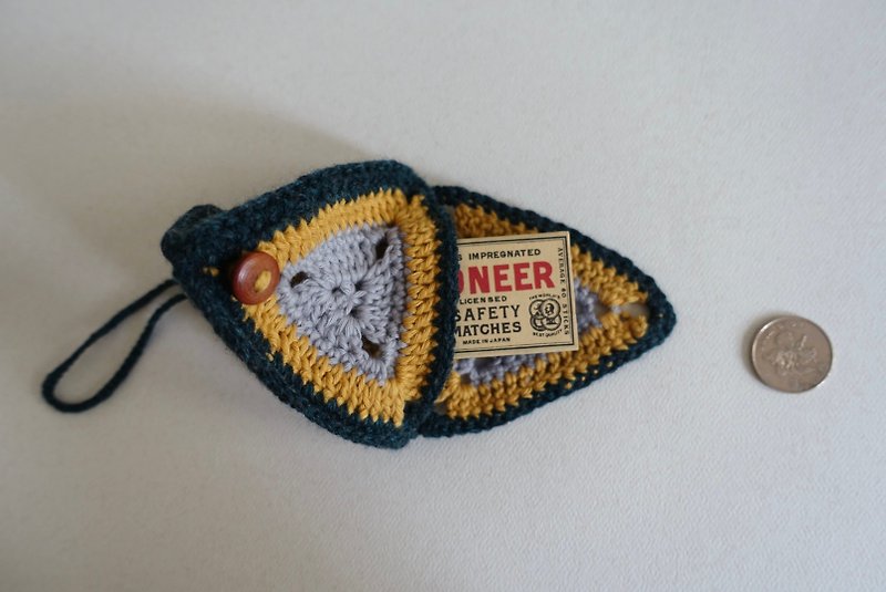 Crocheted triangle coin purse | Grandma style - Coin Purses - Cotton & Hemp Multicolor