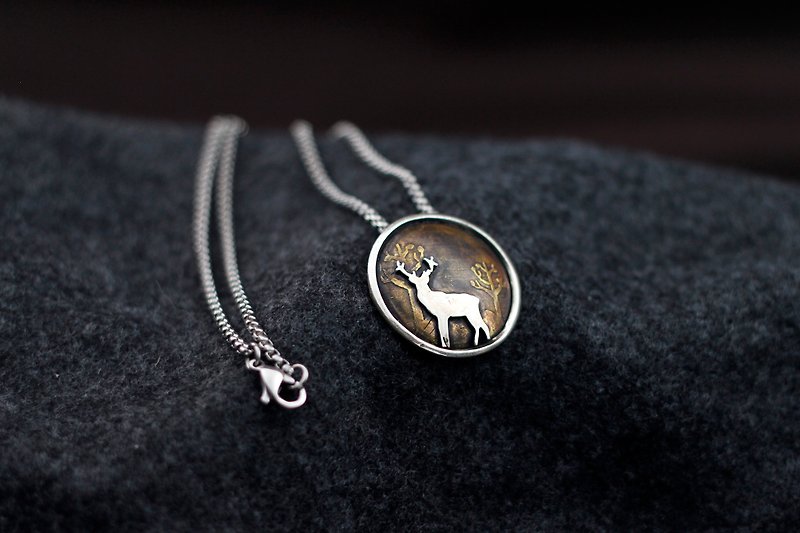 Retro dyed reindeer necklace (silver+copper) - สร้อยคอ - โลหะ สีทอง