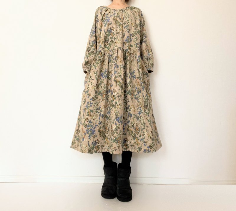 Corduroy　Floral　long sleeve dress 　Beige - ชุดเดรส - ผ้าฝ้าย/ผ้าลินิน สีนำ้ตาล